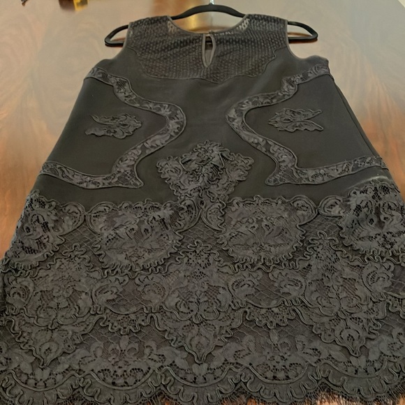Black lace Diane Von Furstenberg dress.In excellent condition. - Picture 4 of 10
